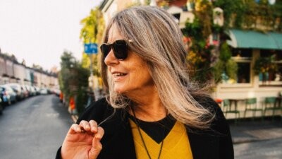 Nada, cantautrice toscana, nella foto con cui annuncia l'ingresso nel roster di LaRec