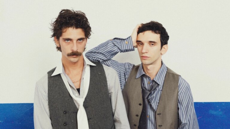 I Santi Francesi nella foto promozionale del nuovo album I nostri muri le montagne