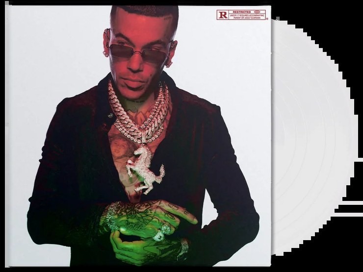 Copertina Alternativa #4 di Purosangue di Sfera Ebbasta: ritratto dell'artista con occhiali da sole su sfondo bianco, con luci rosse e verdi, e il vinile bianco.