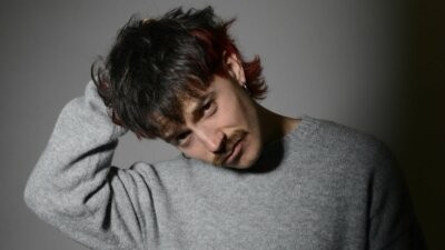 UTENTE175 nel ritratto promozionale per APNEA, il nuovo singolo in uscita per Meraki e distribuito da ADA Music Italy