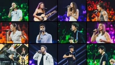 Collage dei 12 concorrenti di X Factor 2026 che cantano sul palco dei Live Show