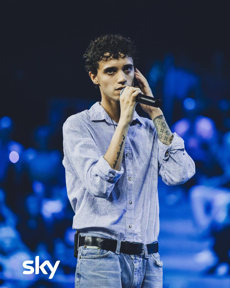 Lenanie, Danny Anania, canta sul palco di X Factor 2026, nella squadra di Irama